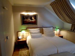 Llit o llits en una habitació de Hotel Mitra, Story Hotels