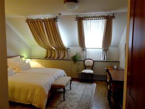 Llit o llits en una habitació de Hotel Mitra, Story Hotels
