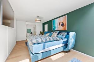 אזור ישיבה ב-Exclusive spacious Apt. with garden in Zurich