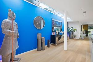 הלובי או אזור הקבלה ב-Exclusive spacious Apt. with garden in Zurich