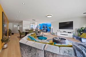 טלויזיה ו/או מרכז בידור ב-Exclusive spacious Apt. with garden in Zurich