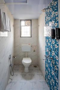 Koupelna v ubytování Hotel StayBird - Nest, Kharadi + 37 fotografií