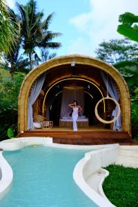 Swimmingpoolen hos eller tæt på Gladak di Uma Bali