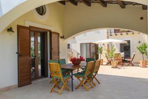 Patio alebo iná vonkajšia časť ubytovania Le 3 Rose apartments
