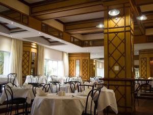 Restaurace v ubytování Albany Hotel