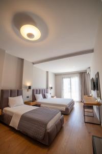 Posteľ alebo postele v izbe v ubytovaní Hotel Saranda International