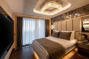 Postel nebo postele na pokoji v ubytování Merit Starlit Hotel & Residences