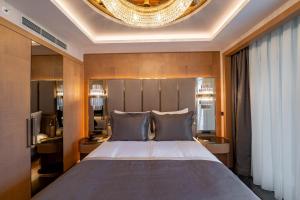 Postel nebo postele na pokoji v ubytování Merit Starlit Hotel & Residences