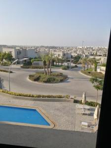 balcone con vista su un resort con piscina di Premium Sea View Chalet in Azha Ain Sokhna a Ain Sokhna