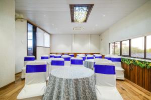 Fotografija u galeriji objekta FabHotel Awadhvue u gradu Indore
