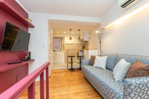 Et tv og/eller underholdning på Designer Retreat- Newly remodelled 1 bedroom apt