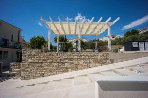 Foto dalla galleria di Boutique Guesthouse Sveti Petar, on the beach, heated pool & boat berth - ADULT ONLY a Nečujam