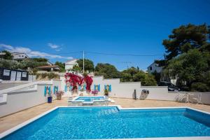 Piscina di Boutique Guesthouse Sveti Petar, on the beach, heated pool & boat berth - ADULT ONLY o nelle vicinanze