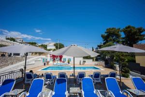 Piscina di Boutique Guesthouse Sveti Petar, on the beach, heated pool & boat berth - ADULT ONLY o nelle vicinanze
