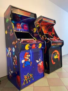 Pokój gier w obiekcie Riverside Stay at Stary Rynek - billiards, foosball and arcade games