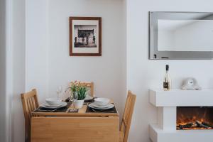 Billede fra billedgalleriet på Fredo's Apartment - 1 bed, Free Parking, Wi-Fi, Hospital i Hazel Grove