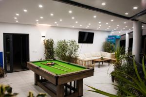 a room with a pool table and a tv at DENTA SUPORT HOTEL in Râmnicu Vâlcea