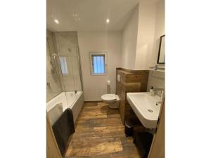 Chalet Alpenrose Comfortable holiday residenceにあるバスルーム +16枚の写真