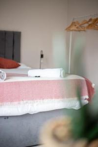 a bedroom with two beds with pink and white sheets at Coastal Haven in Leigh-on-Sea in Southend-on-Sea