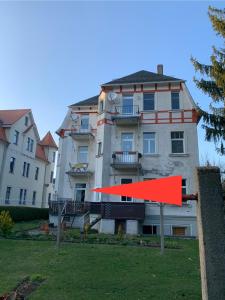 a building with a red sign in front of it at Ferienwohnung am Tivoli in Freiberg