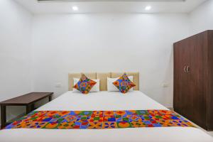Postel nebo postele na pokoji v ubytování FabHotel JP Villa
