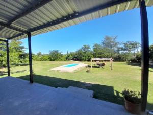ビクトリアにあるchalet con pileta y parrilla , ideal descanso en entre riosの裏庭の景色