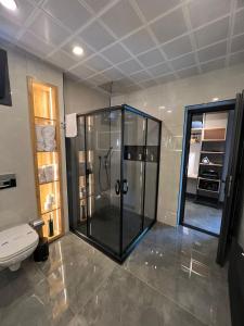 A bathroom at YAZICI PREMIUM