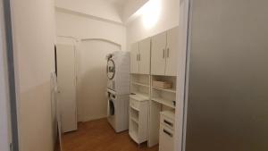 Kuchyň nebo kuchyňský kout v ubytování Apartment Grüner Fürst mit Sitzecke im Innenhof & Nähe Park & Erdgeschoss