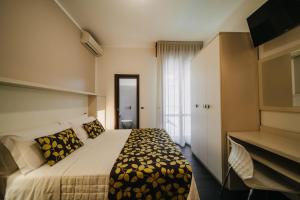 Postel nebo postele na pokoji v ubytování Hotel Lalla Beauty & Relax + 37 fotografií