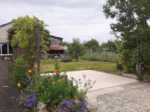 Κήπος έξω από το Gîte Val d'Oire et Gartempe