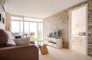 a living room with a couch and a television at bellavista 4 frente a la playa Alicante in Alicante