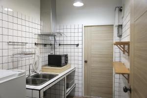 Kuchyň nebo kuchyňský kout v ubytování FineUpHome บ้านพักเหมาหลัง 3 ห้องนอน 2 ห้องน้ำ ห้องครัว ห้องรับแขก ห้องรับประทานอาหาร พร้อมสระว่ายน้ำส่วนตัว