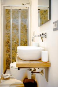 a bathroom with a sink on top of a toilet at Magikrooms Kandy in Rome