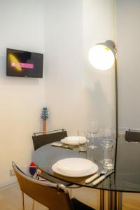 a dining room table with glasses and a lamp at Magikrooms Kandy in Rome