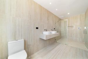 Baðherbergi á Experience true privacy tranquility and unparalleled luxury