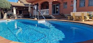 Bazén v ubytovaní Riumar "El Cazador", 200m to beach, private pool, On-Site-Service, dog beach alebo v jeho blízkosti