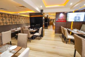 TV a/nebo společenská místnost v ubytování Omega Hotel Dubai