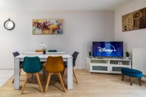 TV tai viihdekeskus majoituspaikassa Disneyland Paris - Appartement exceptionnel - WIFI - Disney TV - Idéal pour famille, Wifi, Parking