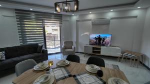 TV a/nebo společenská místnost v ubytování Serenity Villa