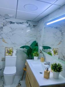 Koupelna v ubytování Sunny sweet apartment Olga