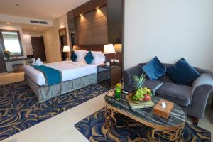 Postel nebo postele na pokoji v ubytování Omega Hotel Dubai