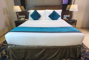 Postel nebo postele na pokoji v ubytování Omega Hotel Dubai