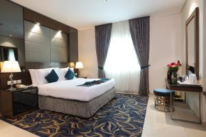 Postel nebo postele na pokoji v ubytování Omega Hotel Dubai