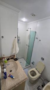 Um banheiro em Apartamento 3 quartos no Quadrilátero de Charme em Ipanema