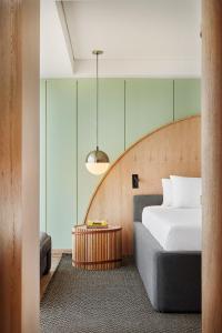 Postel nebo postele na pokoji v ubytování Wellcomm Spa & Hotel