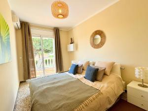 Ένα ή περισσότερα κρεβάτια σε δωμάτιο στο Villa - Casa Ines +78 φωτογραφίες