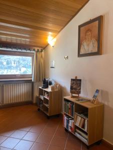 TV a/nebo společenská místnost v ubytování Il Giardinetto di Pettorano
