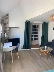 Et tv og/eller underholdning på Le Cottage de Cardunel