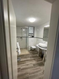 Ένα μπάνιο στο Apartmani Brač