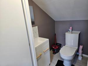 Salle de bains dans l'établissement Appartement meublé F2 41M2